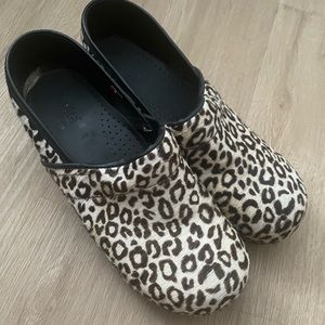Sanita’s leopard print fur clogs size 42